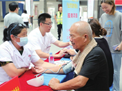 真情关爱城市“摆渡人”_副本.jpg