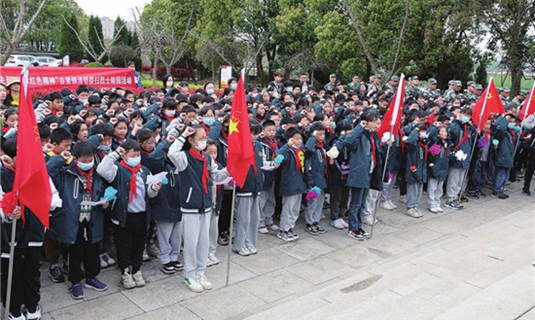 祭奠先烈_副本.jpg